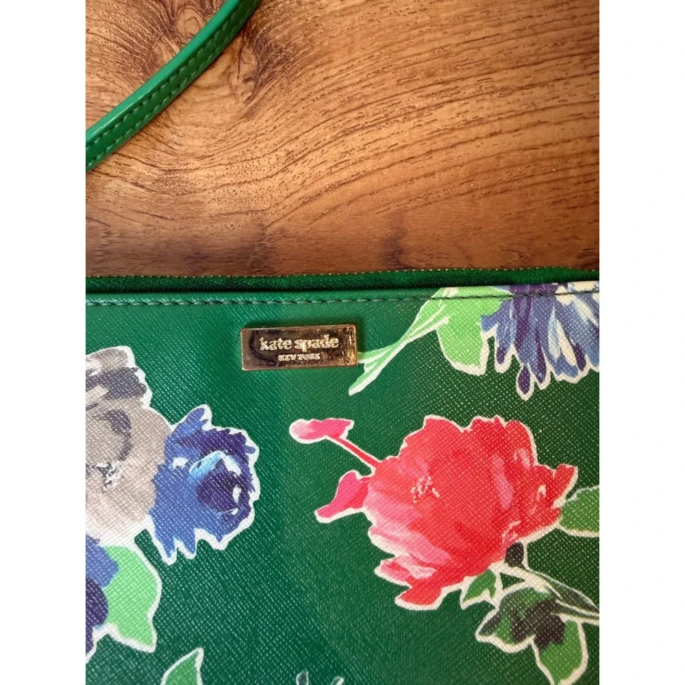 Kate Spade Green Floral Saffiano Leather Wristlet Pouch Zip Clutch Card Slots